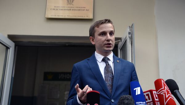 Адвокат Андрей Орлов у СИЗО № 1 УФСИН России по Москве после заседания по рассмотрению вопроса об изменении меры пресечения Антона Мамаева. 19 июля 2017 Адвокат Андрей Орлов у СИЗО № 1 УФСИН России по Москве после заседания по рассмотрению вопроса об изменении меры пресечения Антона Мамаева. 19 июля 2017