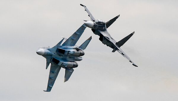 Многоцелевые истребители Су-30СМ во время демонстрационных полетов на Международном авиационно-космическом салоне МАКС-2017 в подмосковном Жуковском Многоцелевые истребители Су-30СМ во время демонстрационных полетов на Международном авиационно-космическом салоне МАКС-2017 в подмосковном Жуковском