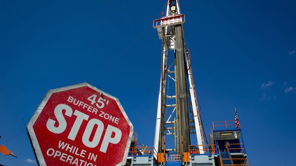 Буровая установка в месторождении сланцевого газа в штате Пенсильвания Буровая установка в месторождении сланцевого газа в штате Пенсильвания