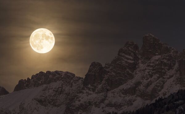 Работа фотографа Giorgia Hofer Super Moon, вошедшая в шорт-лист Insight Astronomy Photographer of the Year 2017 Работа фотографа Giorgia Hofer Super Moon, вошедшая в шорт-лист Insight Astronomy Photographer of the Year 2017