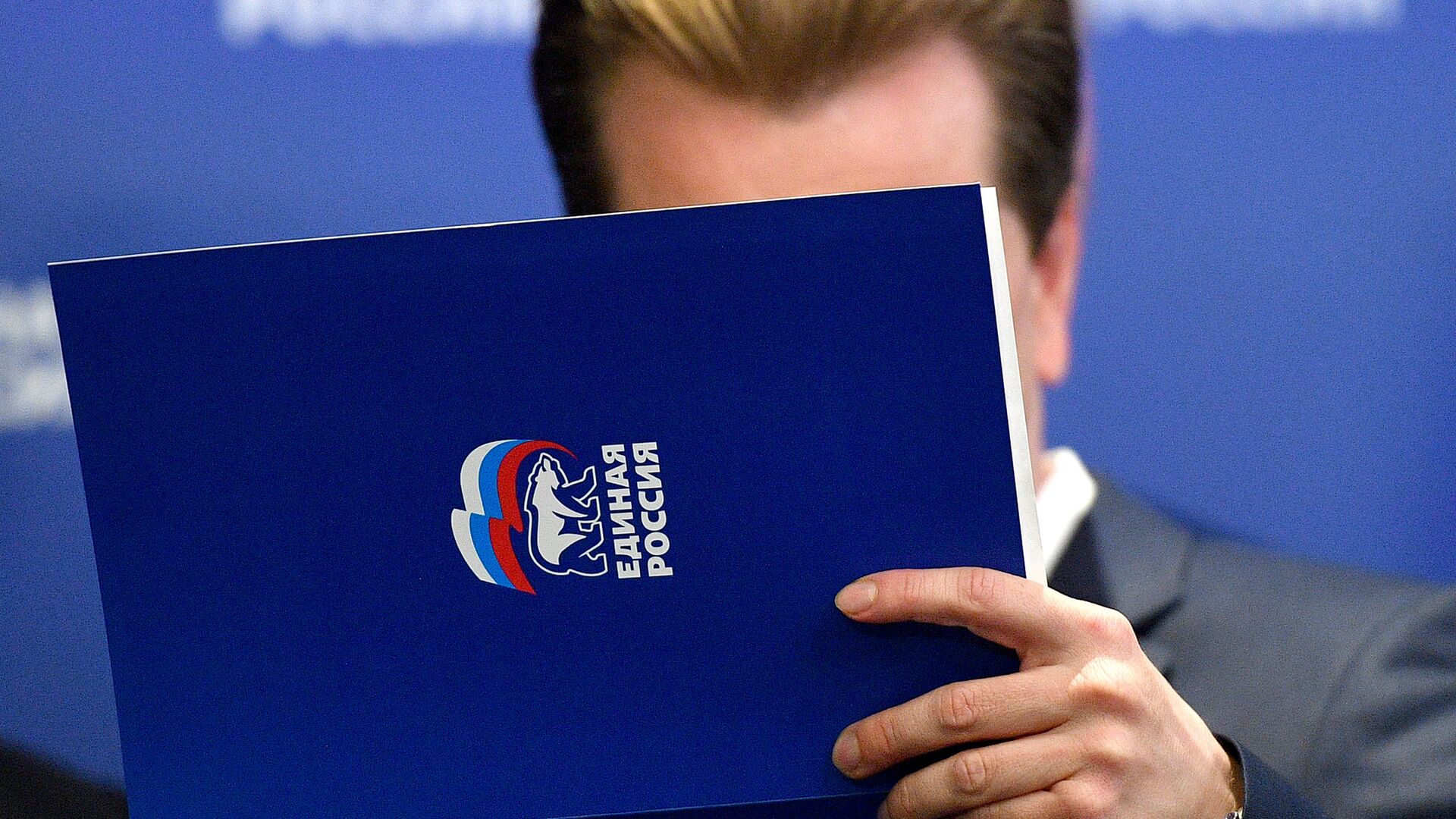 Медведев пригласил Путина принять участие в съезде "Единой России"