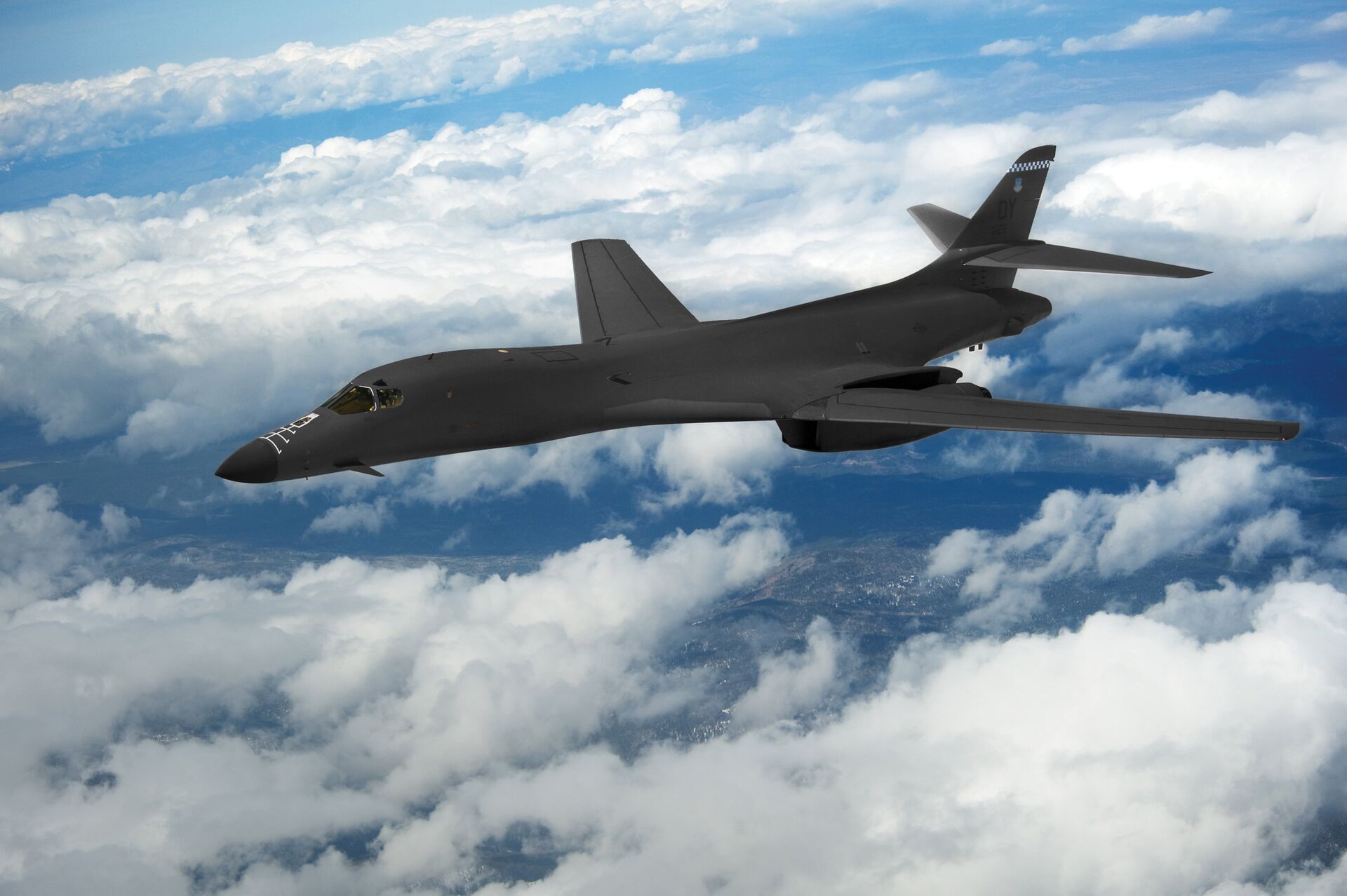 Бомбардировщик ВВС США B-1B Lancer в небе Бомбардировщик ВВС США B-1B Lancer в небе - РИА Новости, 1920, 01.03.2021
