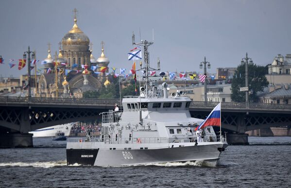 Противодиверсионный катер Юнармеец Каспия во время главного военно-морского парада в честь Дня Военно-морского флота России в Санкт-Петербурге. 30 июля 2017 Противодиверсионный катер Юнармеец Каспия во время главного военно-морского парада в честь Дня Военно-морского флота России в Санкт-Петербурге. 30 июля 2017