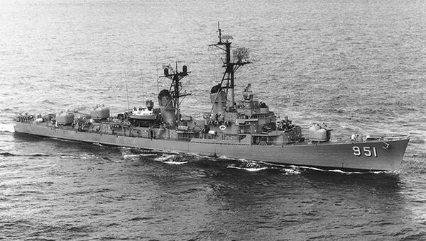 Эсминец ВМС США Turner Joy. 1964 год Эсминец ВМС США Turner Joy. 1964 год