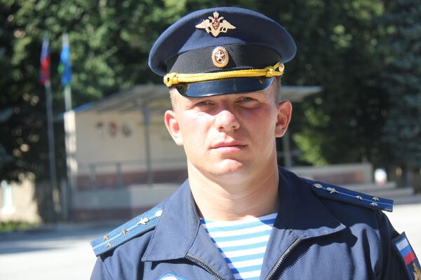 Гвардии старший лейтенант Антон Кузьмин, заместитель командира роты РЭР 173 ОРБ 106-й гвардейской воздушно-десантной дивизии Гвардии старший лейтенант Антон Кузьмин, заместитель командира роты РЭР 173 ОРБ 106-й гвардейской воздушно-десантной дивизии