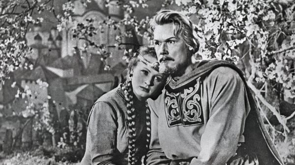 Кадр из кинофильма Садко. В роли Садко - Сергей Столяров, в роли Любавы - Алла Ларионова. Кадр из кинофильма Садко. В роли Садко - Сергей Столяров, в роли Любавы - Алла Ларионова.