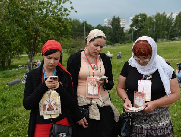 Крестный ход в память о гибели царской семьи Романовых в Екатеринбурге Крестный ход в память о гибели царской семьи Романовых в Екатеринбурге