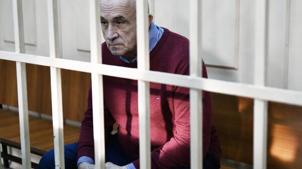Бывший глава Удмуртии Александр Соловьев в Басманном суде во время рассмотрения ходатайства следствия об изменении меры пресечения. 7 августа 2017 Бывший глава Удмуртии Александр Соловьев в Басманном суде во время рассмотрения ходатайства следствия об изменении меры пресечения. 7 августа 2017