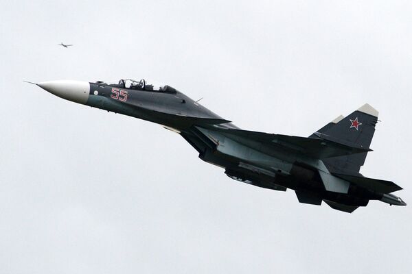 Самолет Су-30СМ во время показных учений в Кубинке на Международном военно-техническом форуме АРМИЯ-2016 Самолет Су-30СМ во время показных учений в Кубинке на Международном военно-техническом форуме АРМИЯ-2016