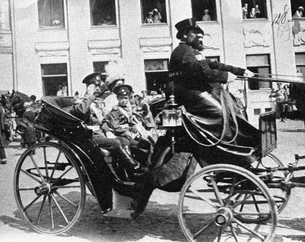 Венценосная семья Венценосная семья