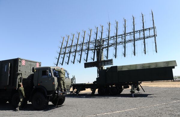 Радиолокационная станция 1Л119 на выставочной площадке на полигоне Кадамовский в Ростовской области во время подготовки к международному военно-техническому форуму Армия-2017 Радиолокационная станция 1Л119 на выставочной площадке на полигоне Кадамовский в Ростовской области во время подготовки к международному военно-техническому форуму Армия-2017