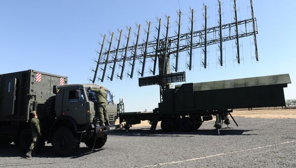 Радиолокационная станция 1Л119 на выставочной площадке на полигоне Кадамовский в Ростовской области во время подготовки к международному военно-техническому форуму Армия-2017 Радиолокационная станция 1Л119 на выставочной площадке на полигоне Кадамовский в Ростовской области во время подготовки к международному военно-техническому форуму Армия-2017