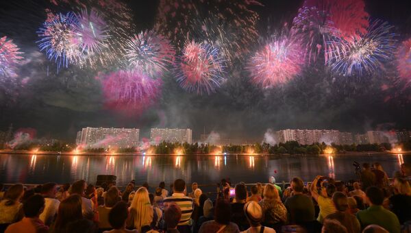 На международном фестивале фейерверков Ростех в Братеевском каскадном парке в Москве. 19 августа 2017 На международном фестивале фейерверков Ростех в Братеевском каскадном парке в Москве. 19 августа 2017