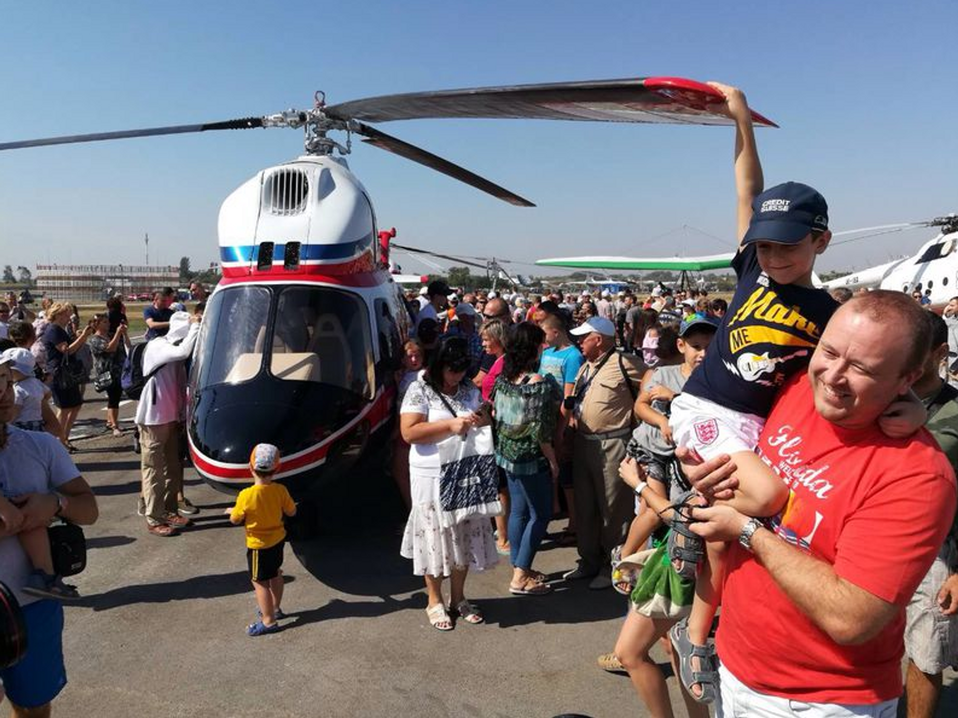 Презентация первого украинского вертолета Надежда компании Мотор Сич. 19 августа 2017 Презентация первого украинского вертолета Надежда компании Мотор Сич. 19 августа 2017 - РИА Новости, 1920, 04.09.2020
