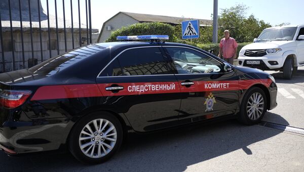 Автомобиль Следственного комитета РФ у места падения автобуса с людьми в море, Краснодарский край. 25 августа 2017 Автомобиль Следственного комитета РФ у места падения автобуса с людьми в море, Краснодарский край. 25 августа 2017