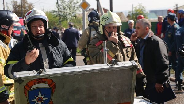 Сотрудники противопожарной службы МЧС России во время тушения пожара в частном доме престарелых Жемчужина в Красноярске. 28 августа 2017 Сотрудники противопожарной службы МЧС России во время тушения пожара в частном доме престарелых Жемчужина в Красноярске. 28 августа 2017