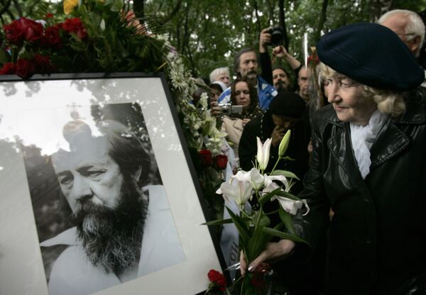 Солженицын похоронен. Похороны Солженицына фото.