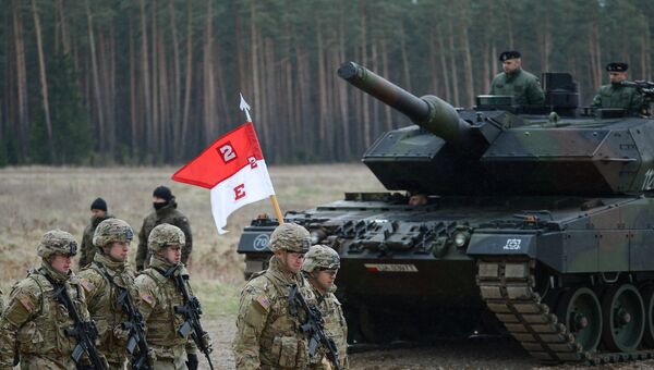 Церемония приветствия многонационального батальона НАТО под руководством США в польском Ожише Церемония приветствия многонационального батальона НАТО под руководством США в польском Ожише
