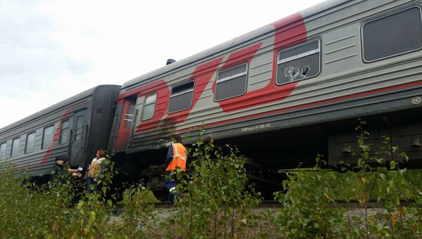 На месте столкновения пассажирского поезда и грузовика в Ханты-Мансийском автономном округе. 9 сентября 2017 На месте столкновения пассажирского поезда и грузовика в Ханты-Мансийском автономном округе. 9 сентября 2017