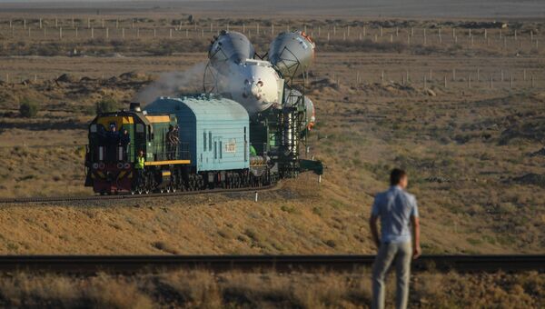 Вывоз ракеты-носителя Союз-ФГ с пилотируемым кораблем Союз МС-06 на стартовый стол первой Гагаринской стартовой площадки космодрома Байконур. 10 сентября 2017 Вывоз ракеты-носителя Союз-ФГ с пилотируемым кораблем Союз МС-06 на стартовый стол первой Гагаринской стартовой площадки космодрома Байконур. 10 сентября 2017