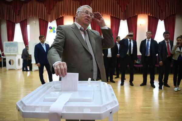 Лидер ЛДПР Владимир Жириновский в единый день голосования на избирательном участке в Москве. 10 сентября 2017 Лидер ЛДПР Владимир Жириновский в единый день голосования на избирательном участке в Москве. 10 сентября 2017