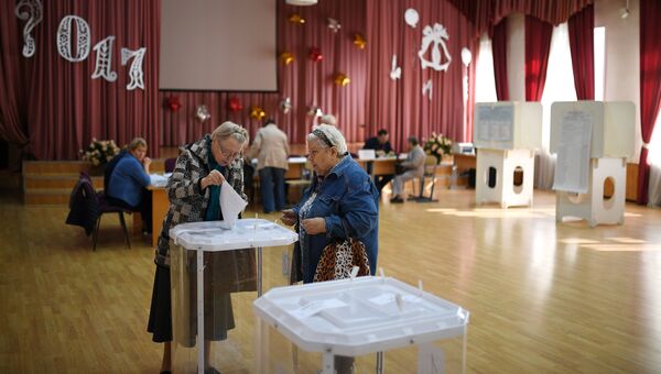 Избиратели в единый день голосования на избирательном участке в Москве. 10 сентября 2017 Избиратели в единый день голосования на избирательном участке в Москве. 10 сентября 2017