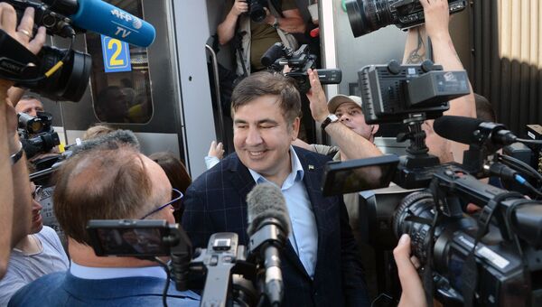 Экс-президент Грузии, бывший губернатор Одесской области Михаил Саакашвили на железнодорожном вокзале в польском Пшемышле. 10 сентября 2017 Экс-президент Грузии, бывший губернатор Одесской области Михаил Саакашвили на железнодорожном вокзале в польском Пшемышле. 10 сентября 2017