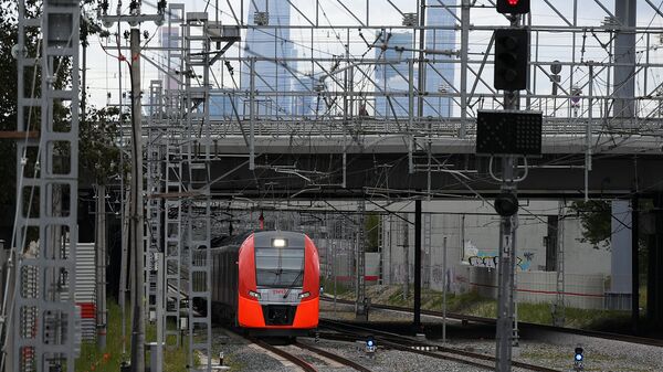 Поезд Ласточка на Московском центральном кольце. Архивное фото Поезд Ласточка на Московском центральном кольце. Архивное фото