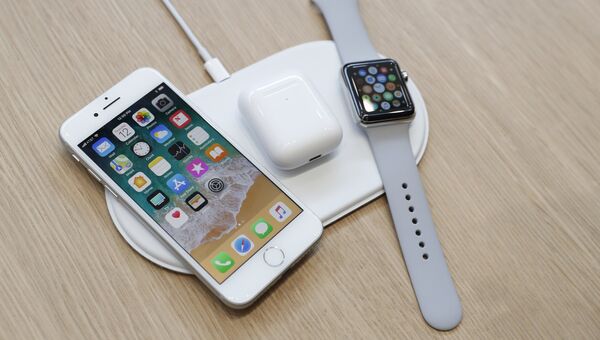 Зарядное устройство AirPower на презентации новых продуктов Apple Зарядное устройство AirPower на презентации новых продуктов Apple