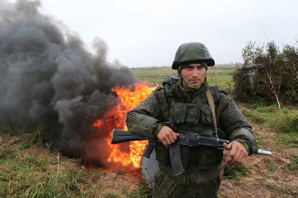 Военнослужащий во время тактических учений Запад-2017 Военнослужащий во время тактических учений Запад-2017