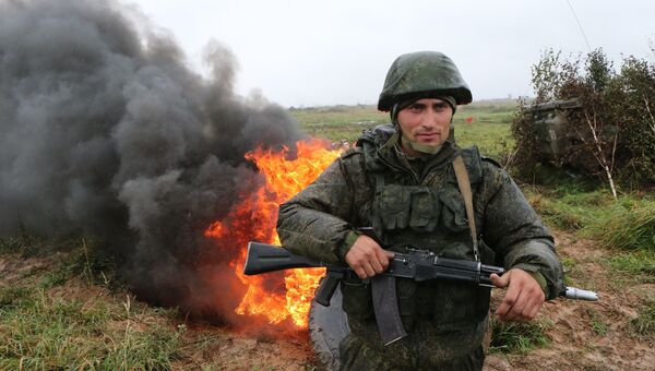 Военнослужащий во время тактических учений Запад-2017 Военнослужащий во время тактических учений Запад-2017
