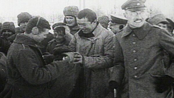 Братание солдат на Восточном фронте Первой мировой войны. Видеохроники Братание солдат на Восточном фронте Первой мировой войны. Видеохроники