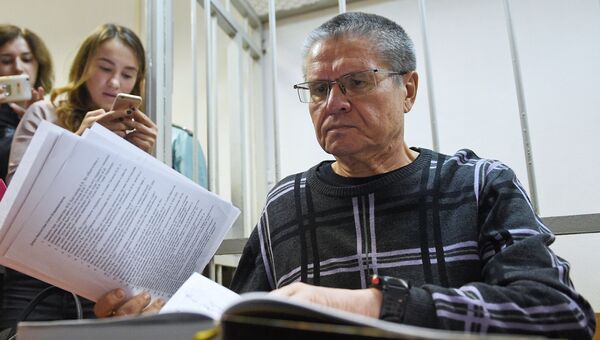 Экс-министр экономического развития Алексей Улюкаев на заседании Замоскворецкого суда. 26 сентября 2017 Экс-министр экономического развития Алексей Улюкаев на заседании Замоскворецкого суда. 26 сентября 2017