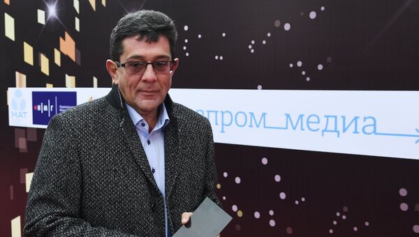 Телеведущий Петр Кулешов перед началом церемонии вручения телевизионной премии ТЭФИ 2017 в Москве. 3 октября 2017 Телеведущий Петр Кулешов перед началом церемонии вручения телевизионной премии ТЭФИ 2017 в Москве. 3 октября 2017