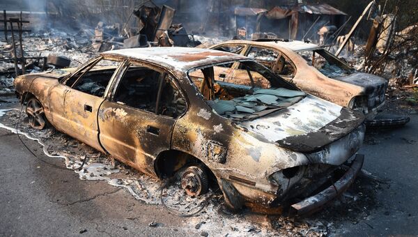 Сгоревшие автомобили в Долине Напа, Калифорния, США. 9 октября 2017 Сгоревшие автомобили в Долине Напа, Калифорния, США. 9 октября 2017