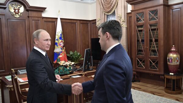 Президент РФ Владимир Путин и временно исполняющий обязанности губернатора Ивановской области Станислав Воскресенский во время встречи. 10 октября 2017 Президент РФ Владимир Путин и временно исполняющий обязанности губернатора Ивановской области Станислав Воскресенский во время встречи. 10 октября 2017