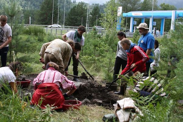Студенческий отряд под руководством научного сотрудника Института археологии и этнографии СО РАН Андрея Бородовского в северной части Горного Алтая Студенческий отряд под руководством научного сотрудника Института археологии и этнографии СО РАН Андрея Бородовского в северной части Горного Алтая