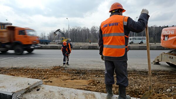 Работы по реконструкции Дмитровского шоссе в Москве. Архивное фото Работы по реконструкции Дмитровского шоссе в Москве. Архивное фото