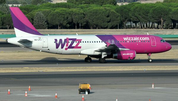 Самолет авиакомпании Wizz Air. Архивное фото Самолет авиакомпании Wizz Air. Архивное фото