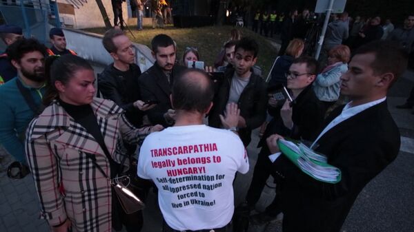 Акция Самоопределение для Закарпатья у посольства Украины в Будапеште Акция Самоопределение для Закарпатья у посольства Украины в Будапеште