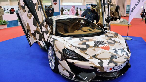 Автомобиль McLaren 570S Coupe на международной оборонной выставке BIDEC-2017 в Бахрейне Автомобиль McLaren 570S Coupe на международной оборонной выставке BIDEC-2017 в Бахрейне