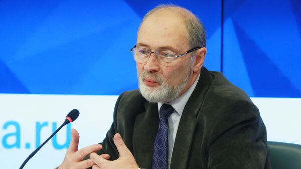 Директор Гидрометцентра России Роман Вильфанд во время пресс-конференции в Международном мультимедийном пресс-центре МИА Россия сегодня. 18 октября 2017 Директор Гидрометцентра России Роман Вильфанд во время пресс-конференции в Международном мультимедийном пресс-центре МИА Россия сегодня. 18 октября 2017