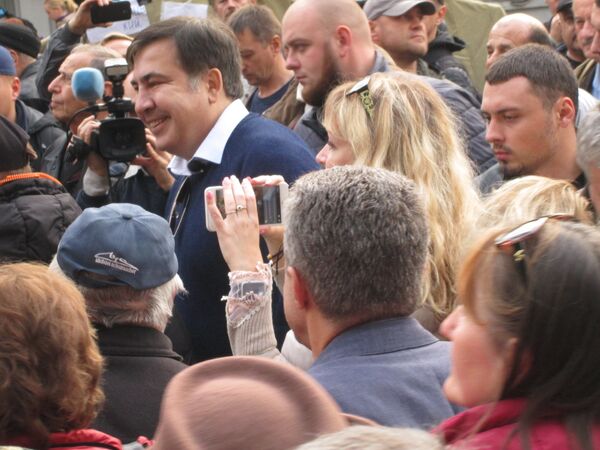 Михаил Саакашвили во время акции протеста у Верховной рады в Киеве. 20 октября 2017 Михаил Саакашвили во время акции протеста у Верховной рады в Киеве. 20 октября 2017