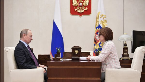 Президент РФ Владимир Путин и председатель Центрального банка РФ Эльвира Набиуллина во время встречи. 27 октября 2017 Президент РФ Владимир Путин и председатель Центрального банка РФ Эльвира Набиуллина во время встречи. 27 октября 2017