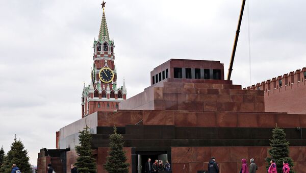 Мавзолей В.И. Ленина на Красной площади. Архивное фото Мавзолей В.И. Ленина на Красной площади. Архивное фото