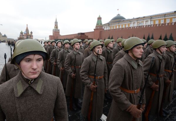 Генеральная репетиция марша, посвященного 76-й годовщине парада 1941 года, на Красной площади в Москве Генеральная репетиция марша, посвященного 76-й годовщине парада 1941 года, на Красной площади в Москве