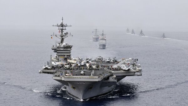 Американская ударная авианосная группа во главе с USS Bunker Hill (CG 52) на военно-морских учениях в Индийском океане Американская ударная авианосная группа во главе с USS Bunker Hill (CG 52) на военно-морских учениях в Индийском океане