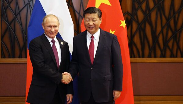 Президент РФ Владимир Путин и председатель КНР Си Цзиньпин на саммите АТЭС. 10 ноября 2017 Президент РФ Владимир Путин и председатель КНР Си Цзиньпин на саммите АТЭС. 10 ноября 2017