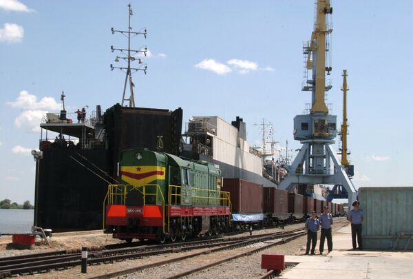 Конечный пункт на российской территории международного транспортного коридора Север-Юг - порт Оля Астраханской области Конечный пункт на российской территории международного транспортного коридора Север-Юг - порт Оля Астраханской области