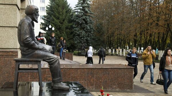 Первый в России памятник писателю, лауреату Нобелевской премии Александру Солженицыну работы скульптора Анатолия Шишкова установили в Белгороде Первый в России памятник писателю, лауреату Нобелевской премии Александру Солженицыну работы скульптора Анатолия Шишкова установили в Белгороде